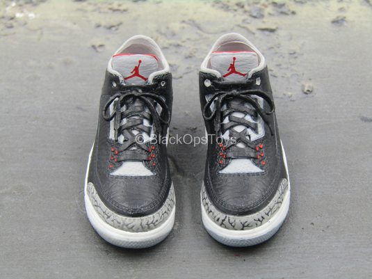 Michael Jordan - Air Jordan 3 OG High Black Cement (Peg Type)