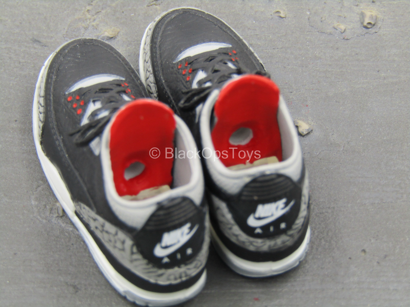 Load image into Gallery viewer, Michael Jordan - Air Jordan 3 OG High Black Cement (Peg Type)
