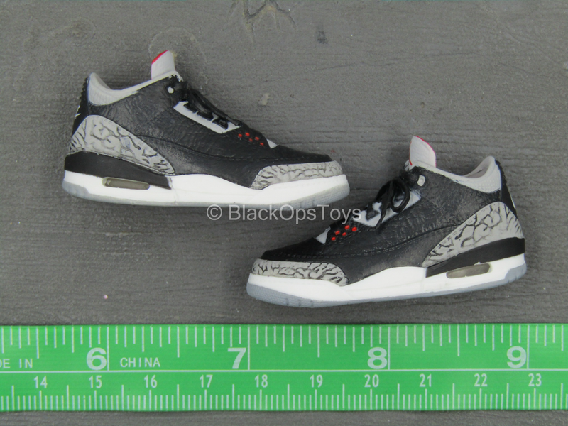 Load image into Gallery viewer, Michael Jordan - Air Jordan 3 OG High Black Cement (Peg Type)
