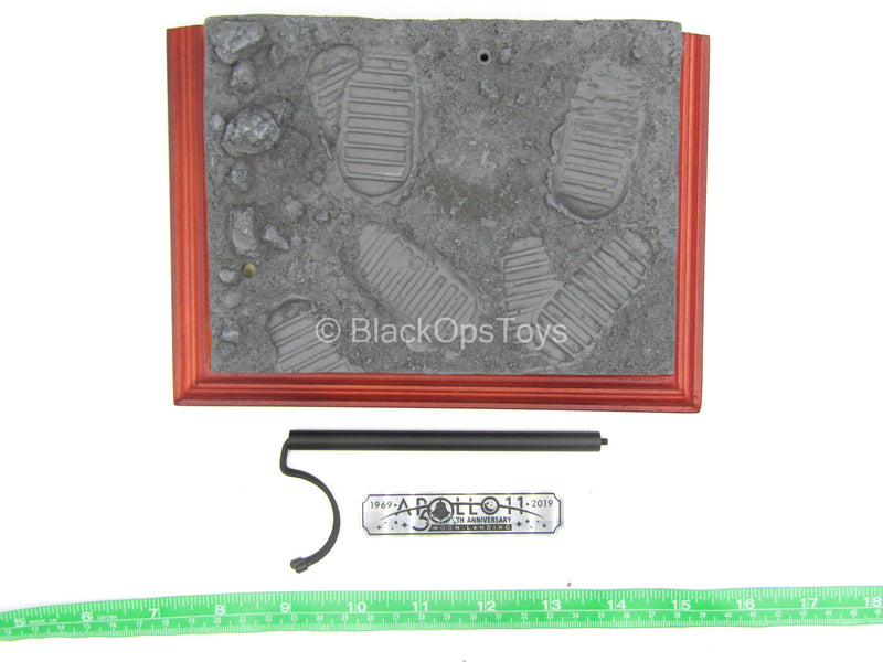 Load image into Gallery viewer, Apollo 11 Astronauts - Base Figure Stand Type 3

