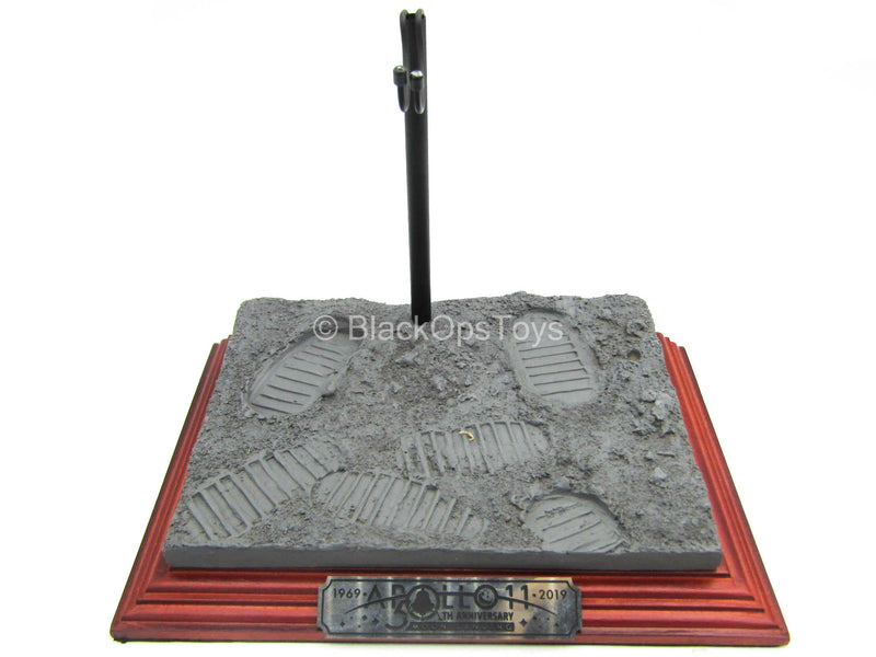 Load image into Gallery viewer, Apollo 11 Astronauts - Base Figure Stand Type 2
