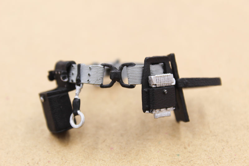 Load image into Gallery viewer, 1/12 - Ghostbusters - Utility Belt w/Radio &amp; Trap Pouch
