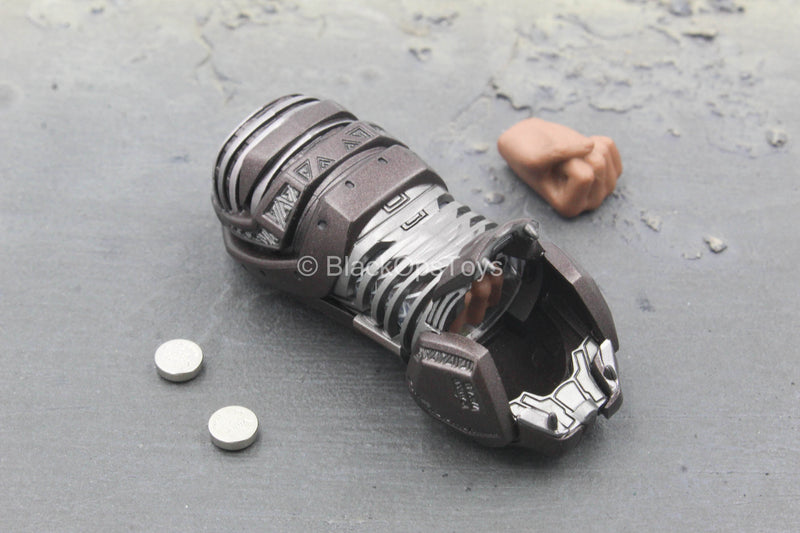 Load image into Gallery viewer, Black Panther - Shuri - Light Up Wrist Blaster (Left)
