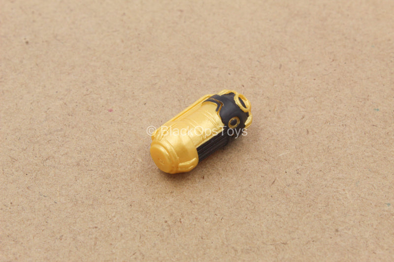 Load image into Gallery viewer, 1/12 - Gomez The Roach - Gold Like Grenade
