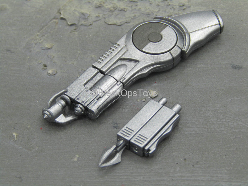 Load image into Gallery viewer, Arkham City - Batman - Batclaw w/Interchangeable Hook
