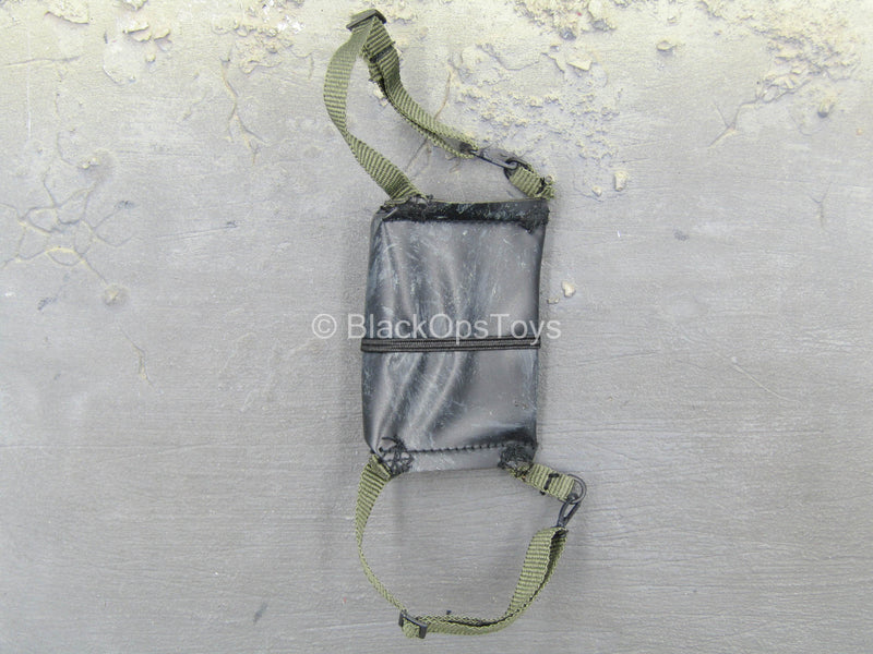 Load image into Gallery viewer, WWII - D-Day US Army - Gas Mask Pouch
