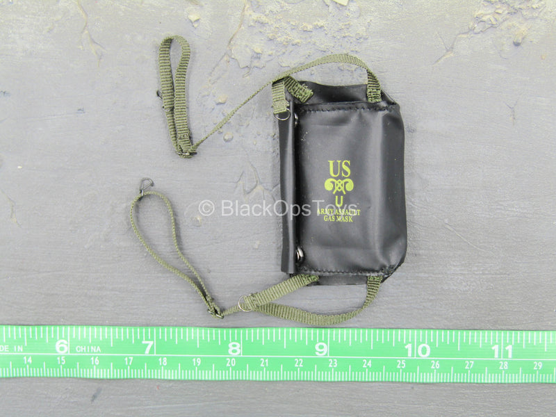 Load image into Gallery viewer, WWII - US Army Uniform Set - Gas Mask Pouch
