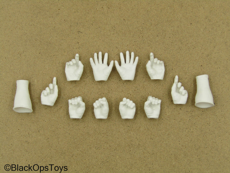 Load image into Gallery viewer, 1/12 - Revenger - White Male Gloved Hand Set w/Gauntlets

