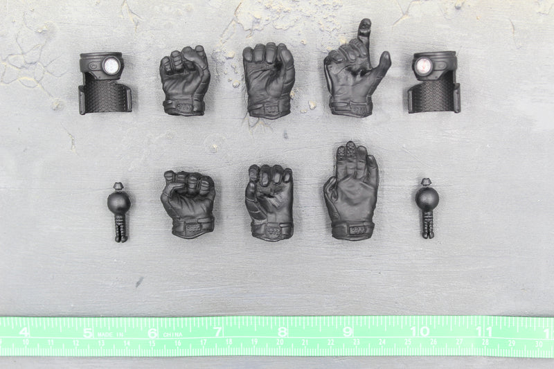 Load image into Gallery viewer, GI JOE - Snake Eyes - Gloved Hand Set
