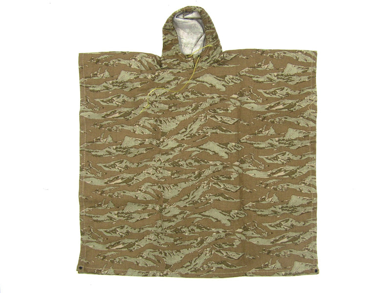 Load image into Gallery viewer, 75th Ranger Regiment - Desert Camo Poncho w/Magnets
