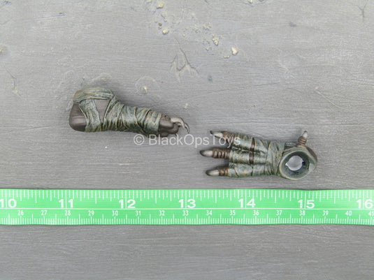 Month Deity of War - Golden - Pair of Falcon-Shaped Feet (Peg Type)