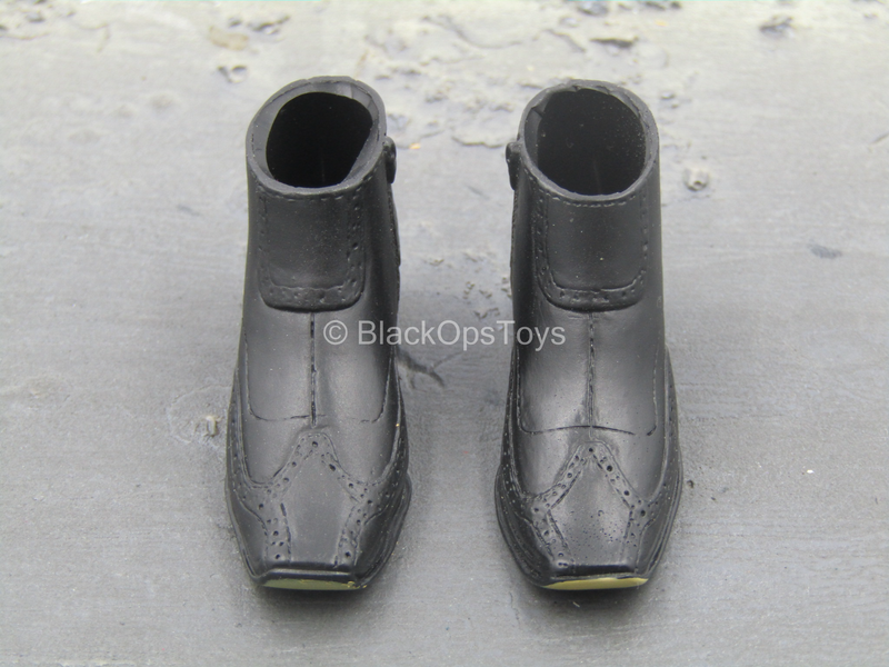 Load image into Gallery viewer, Black Molded Shoes (Foot Type) - MINT IN PACKAGE
