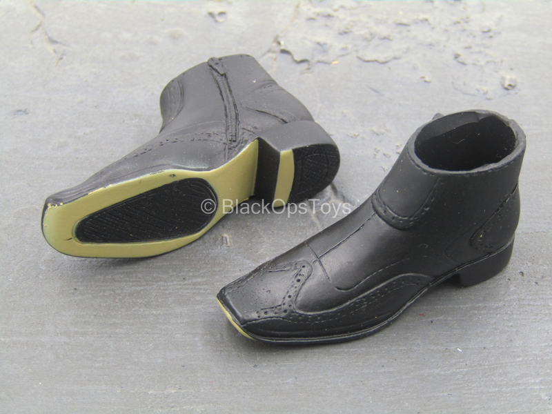 Load image into Gallery viewer, Black Molded Shoes (Foot Type) - MINT IN PACKAGE
