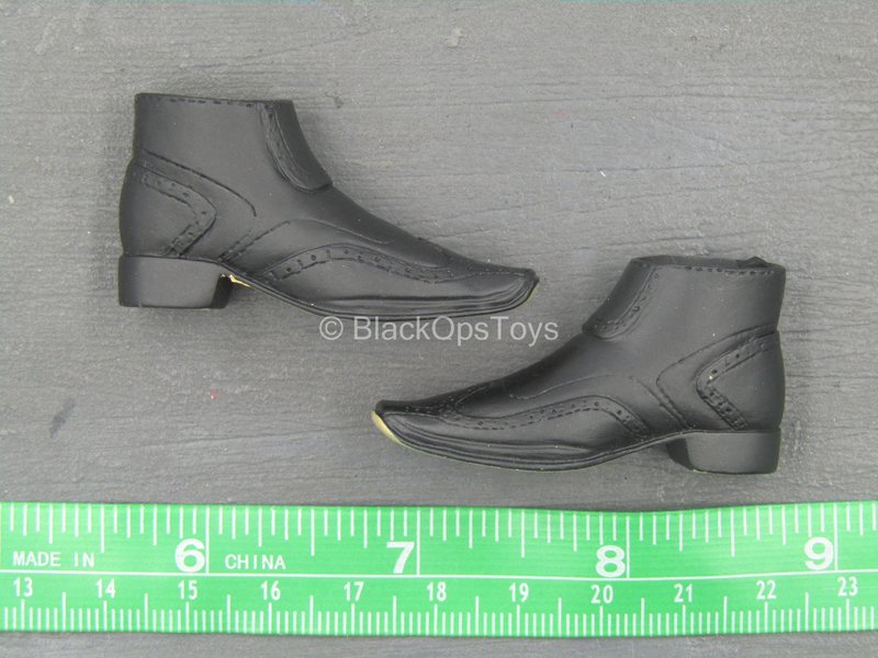 Load image into Gallery viewer, Black Molded Shoes (Foot Type) - MINT IN PACKAGE
