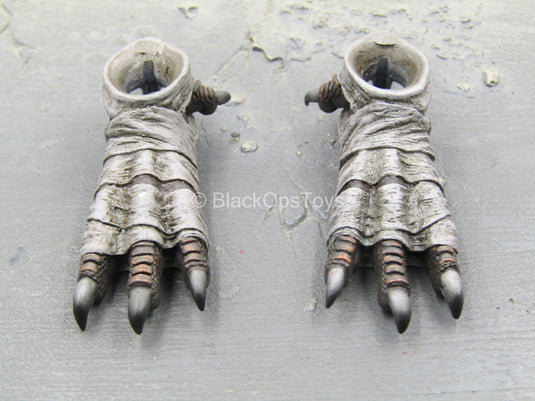 Month Deity of War - Silver - Pair of Falcon-Shaped Feet (Peg Type)