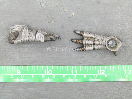 Month Deity of War - Silver - Pair of Falcon-Shaped Feet (Peg Type)