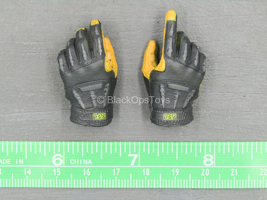 HAND - Black & Orange Right Trigger Gloved Hand Set