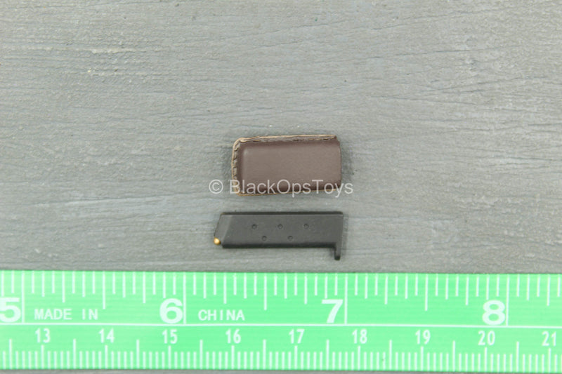Load image into Gallery viewer, GI JOE - Joe Colton - 1911 Pistol Magazine w/Brown Holster
