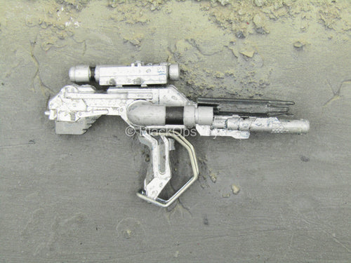 Final Fantasy - Aki Ross - Silver-Colored Futuristic Rifle