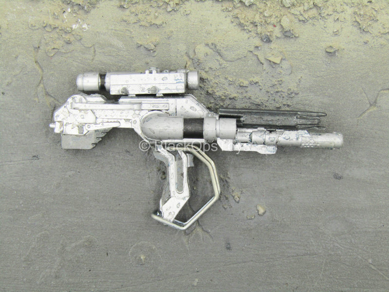 Load image into Gallery viewer, Final Fantasy - Aki Ross - Silver-Colored Futuristic Rifle
