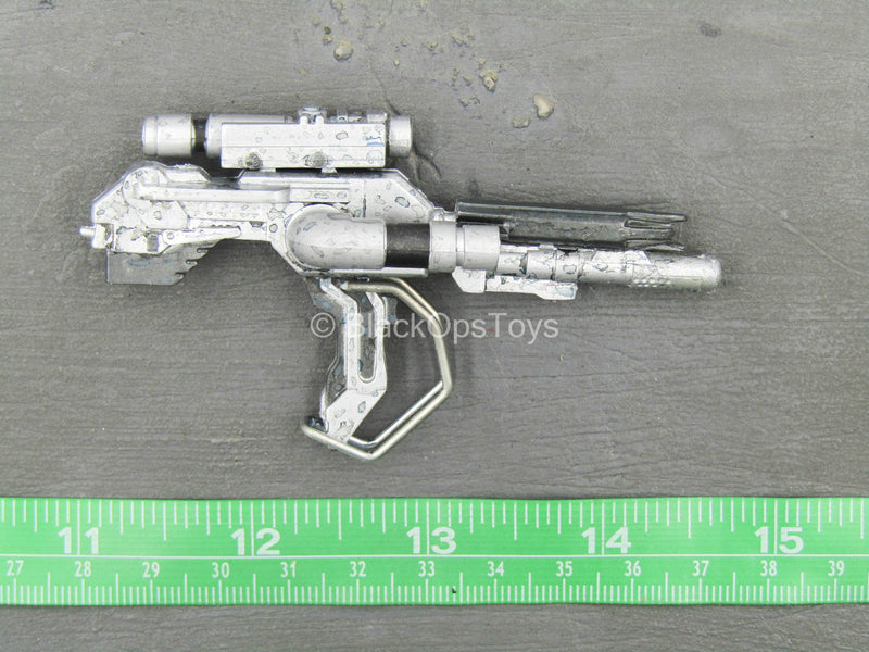 Load image into Gallery viewer, Final Fantasy - Aki Ross - Silver-Colored Futuristic Rifle
