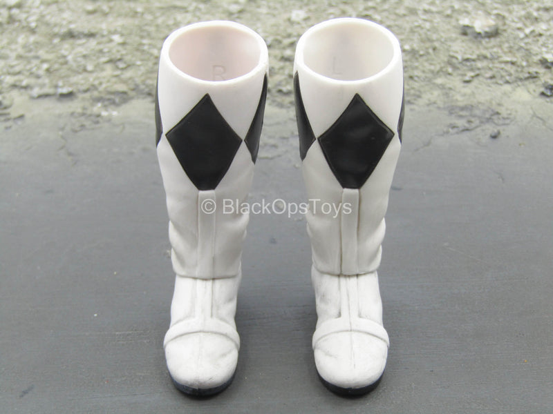 Load image into Gallery viewer, Golden Black Hero - White &amp; Black Boots (Peg Type)
