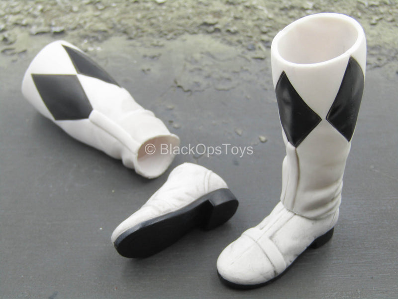 Load image into Gallery viewer, Golden Black Hero - White &amp; Black Boots (Peg Type)
