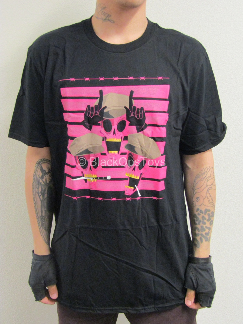 Load image into Gallery viewer, 1/12 - Golden Dragon - Gomez - Large Shirt w/Mini Figure &amp; Event Pass
