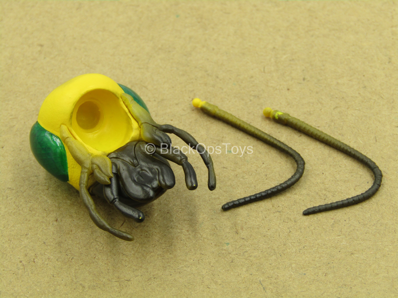 Load image into Gallery viewer, 1/12 - Golden Dragon - Gomez - Yellow Gomez Head Sculpt w/Green Eyes
