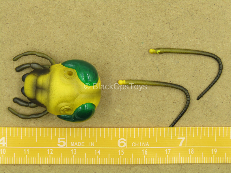 Load image into Gallery viewer, 1/12 - Golden Dragon - Gomez - Yellow Gomez Head Sculpt w/Green Eyes
