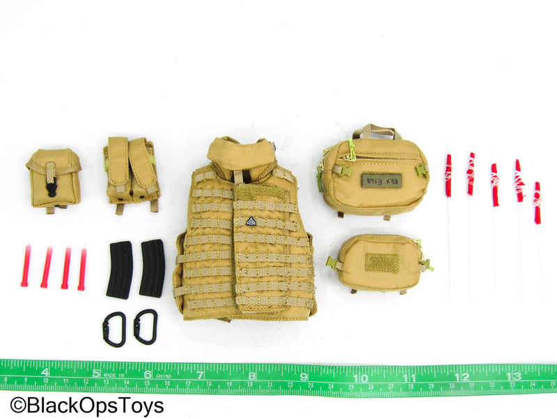 Load image into Gallery viewer, USMC Dog Trainer - Tan Female MOLLE Vest w/Pouch Set &amp; Flags
