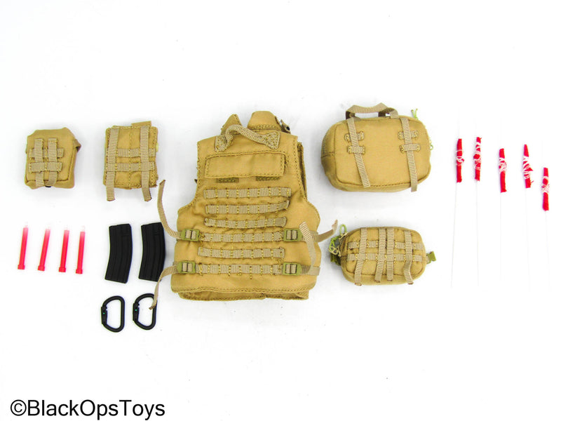 Load image into Gallery viewer, USMC Dog Trainer - Tan Female MOLLE Vest w/Pouch Set &amp; Flags
