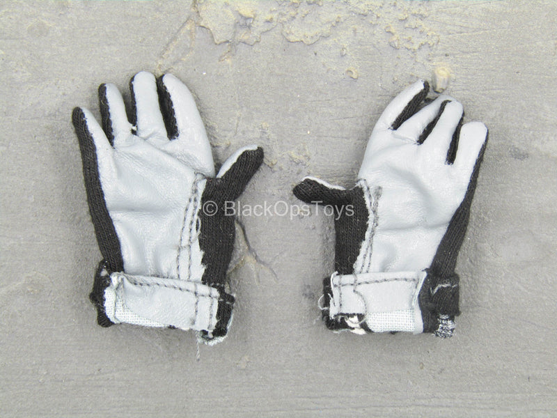 Load image into Gallery viewer, UNIFORM - Black &amp; Grey Nomex Flight Gloves
