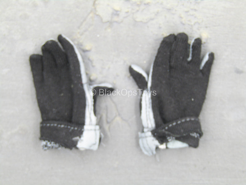 Load image into Gallery viewer, UNIFORM - Black &amp; Grey Nomex Flight Gloves
