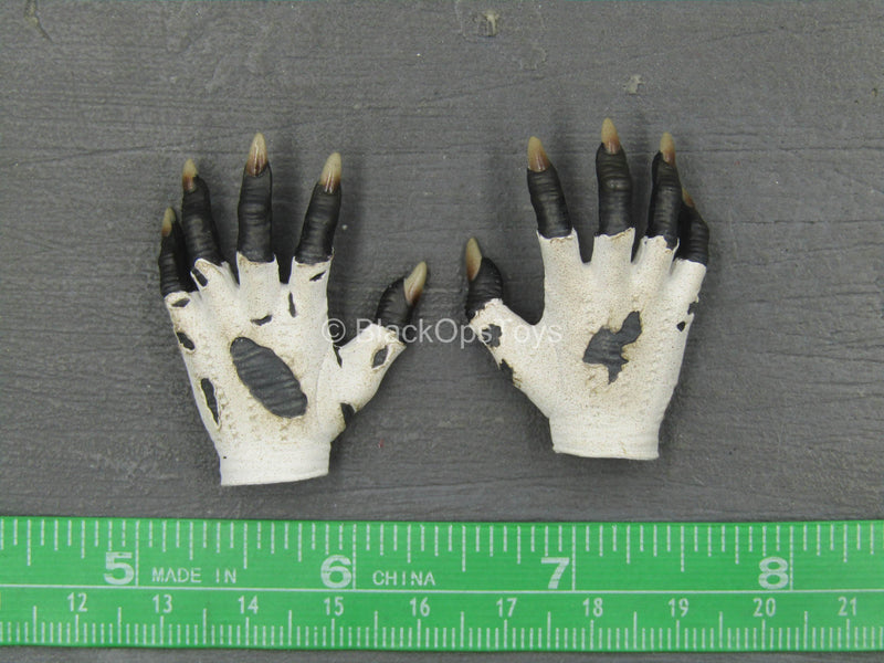 Load image into Gallery viewer, It Chapter 2 Pennywise - Demon Hand Set
