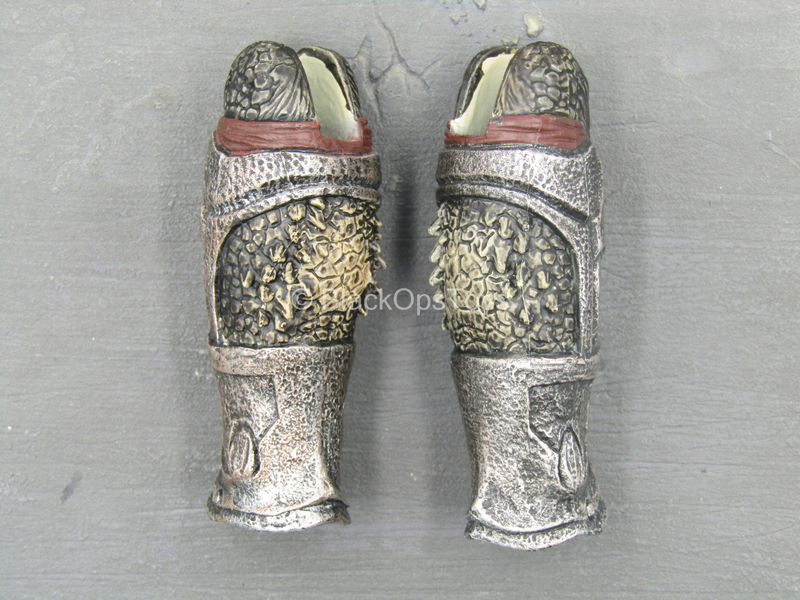 Load image into Gallery viewer, Predator - Male Yautja Leg Armor
