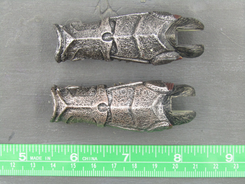 Load image into Gallery viewer, Predator - Male Yautja Leg Armor
