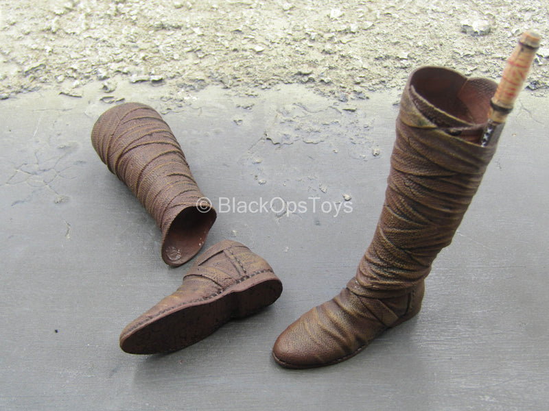 Load image into Gallery viewer, Macbeth - Brown Knee-High Boots w/Dagger (Peg Type)
