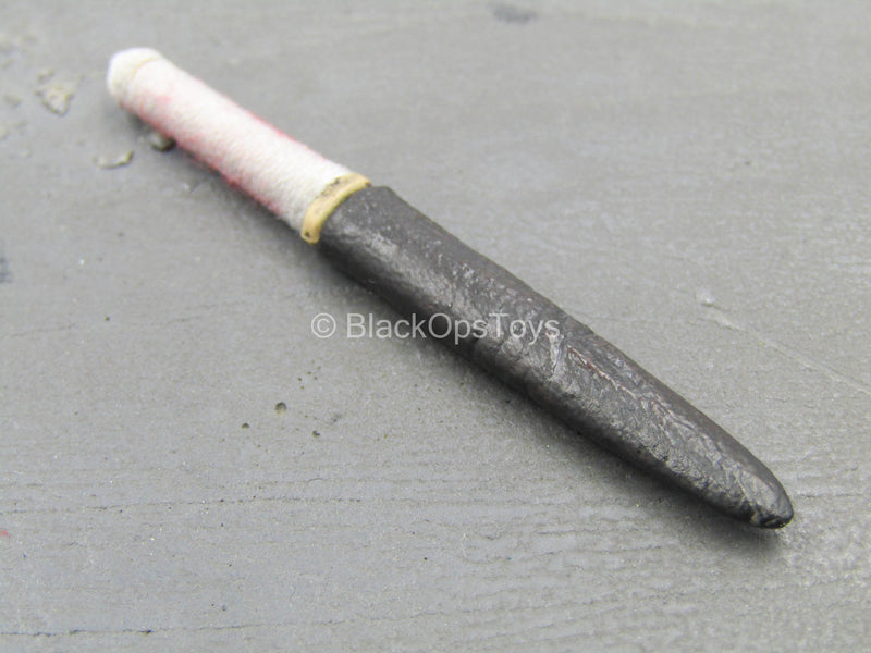 Load image into Gallery viewer, Macbeth - Metal Dagger w/Black Sheath
