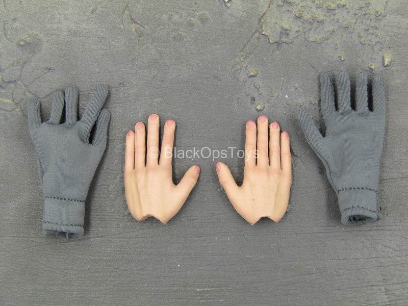 Load image into Gallery viewer, WWII - German Honor Guard - Male Bendy Hands w/Gloves
