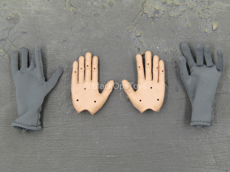 Load image into Gallery viewer, WWII - German Honor Guard - Male Bendy Hands w/Gloves
