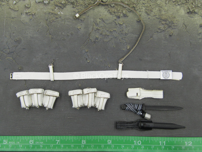 Load image into Gallery viewer, WWII - German Honor Guard - White Belt w/Pouches &amp; Metal Dagger
