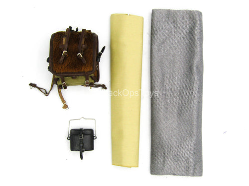WWII - German Honor Guard - Backpack w/Bed Rolls