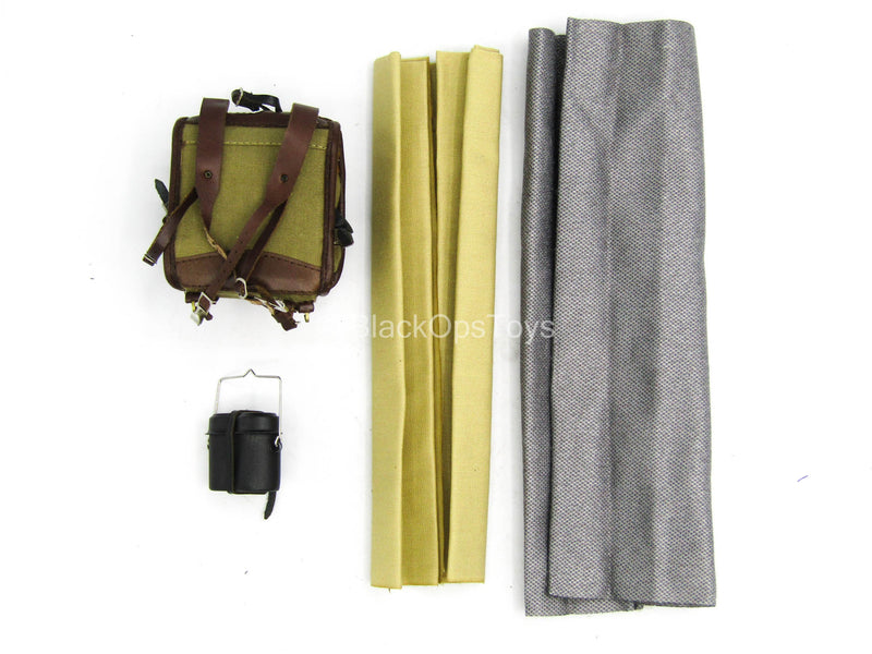 Load image into Gallery viewer, WWII - German Honor Guard - Backpack w/Bed Rolls
