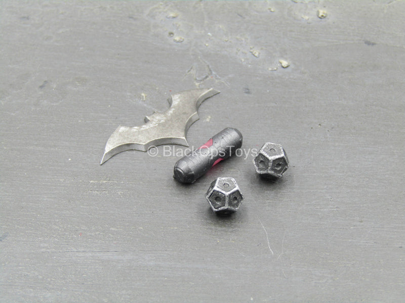 Load image into Gallery viewer, Ninja Batman Modern Ver - Batarang &amp; Grenade Set
