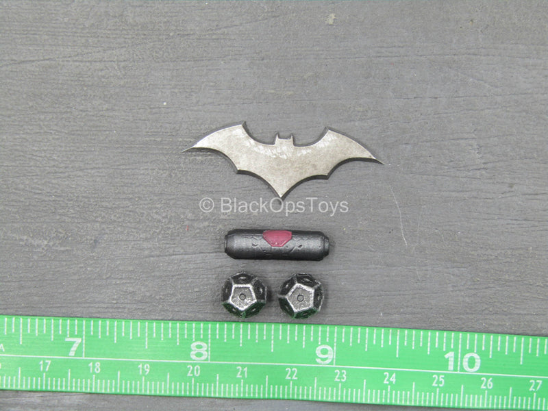 Load image into Gallery viewer, Ninja Batman Modern Ver - Batarang &amp; Grenade Set
