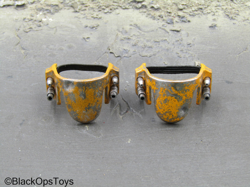 Load image into Gallery viewer, Star Wars Boba Fett - Weathered Yellow Knee Pads
