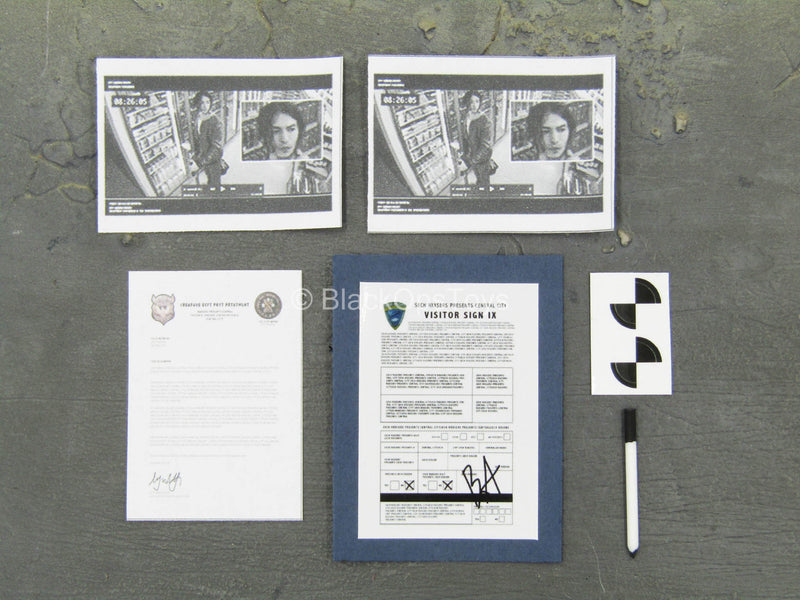 Load image into Gallery viewer, The Flash Barry Allen - Papers Set
