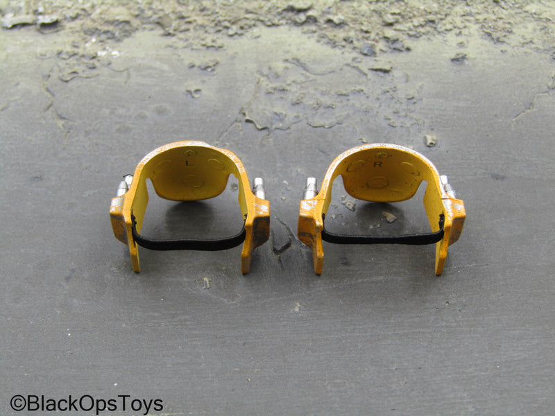 Load image into Gallery viewer, Star Wars Boba Fett - Weathered Yellow Knee Pads
