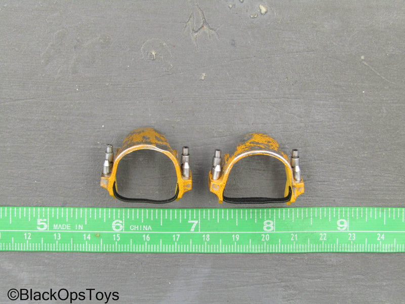 Load image into Gallery viewer, Star Wars Boba Fett - Weathered Yellow Knee Pads
